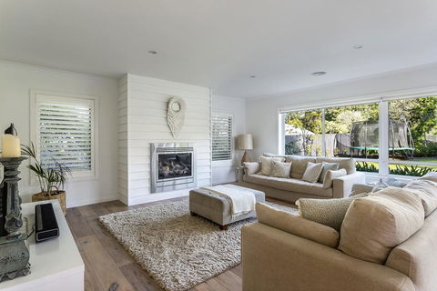 ALLAMBEA - MOUNT ELIZA - Accommodation Coffs Harbour 1