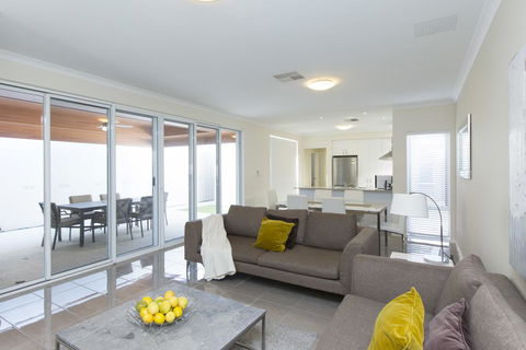 Anastasia Villa - Accommodation Coffs Harbour 1
