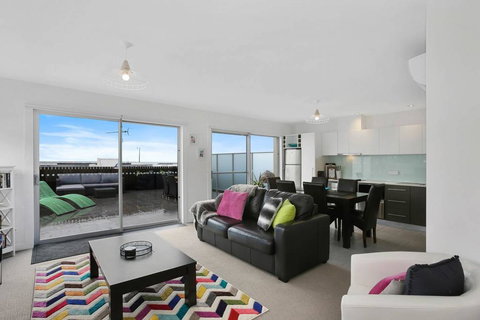 APOLLO 13 PENTHOUSE - Free Wifi & Huge Terrace! - Accommodation Coffs Harbour 0