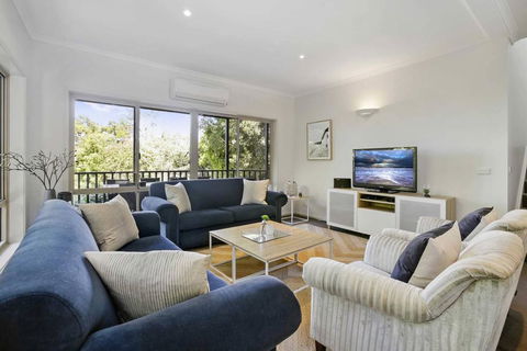 APOLLO BAY HOLIDAY HOUSE - Walk To Beach + Wifi - Accommodation Coffs Harbour 0