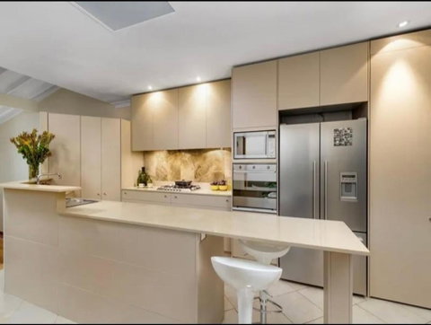 Luxury Retreat Home - 4bed House W/Parking - Mins From CBD - Accommodation Coffs Harbour 1