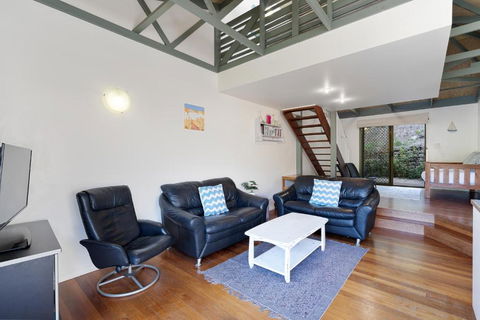 MAIN STAY - 100m To Patrolled Beach, Pool, Wifi, Close To Cafes - Accommodation Coffs Harbour 2