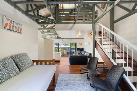 MAIN STAY - 100m To Patrolled Beach, Pool, Wifi, Close To Cafes - Accommodation Coffs Harbour 1