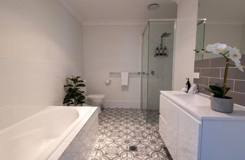 Luxury On Lesmurdie - Close To Zoo & Golf Club - Accommodation Coffs Harbour 2