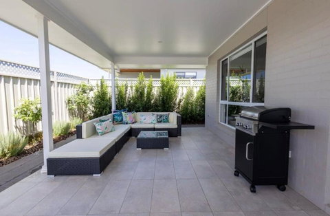 Luxury On Lesmurdie - Close To Zoo & Golf Club - Accommodation Coffs Harbour 3