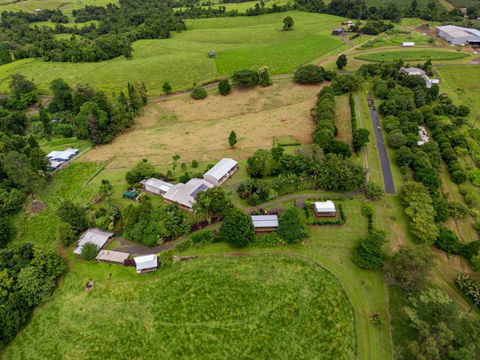 Mena Creek Flower House - Accommodation Coffs Harbour 1