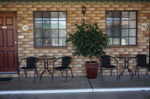 Miles Outback Motel - Accommodation Coffs Harbour 3