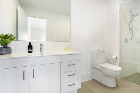 Minimalist Penthouse Condo With Skyline Vistas - Accommodation Coffs Harbour 3