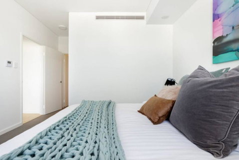 Minimalist Penthouse Condo With Skyline Vistas - Accommodation Coffs Harbour 2