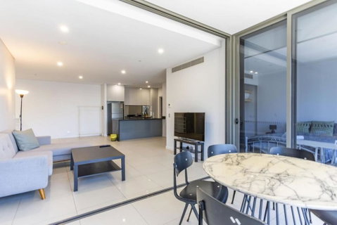Modern 2B With Loft Bed Parking Central Mascot - Accommodation Coffs Harbour 0