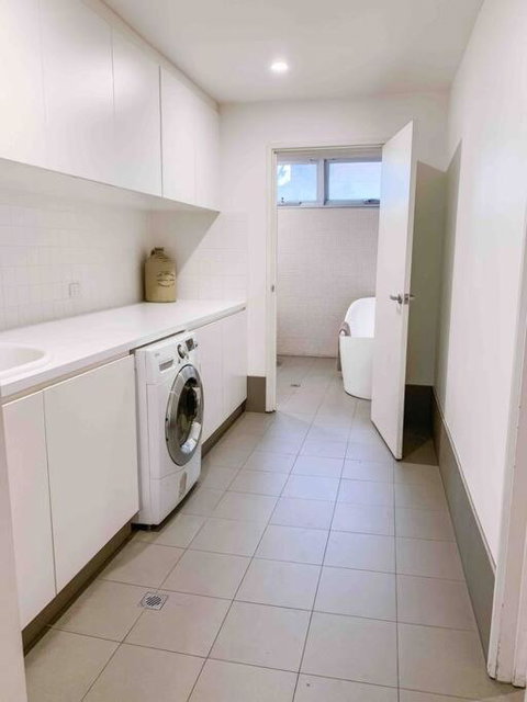 Modern House Close To CBD & Adelaide Oval - Accommodation Coffs Harbour 2