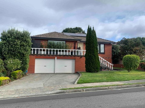 Modern Light Filled Home Near Beaches - Accommodation Coffs Harbour 0