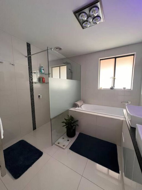 Modern Light Filled Home Near Beaches - Accommodation Coffs Harbour 1