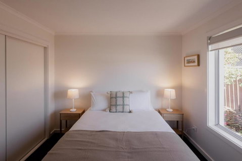 Modern Refurbished Unit In Charming Bellerive - Accommodation Coffs Harbour 3