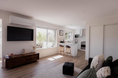Modern Refurbished Unit In Charming Bellerive - Accommodation Coffs Harbour 2