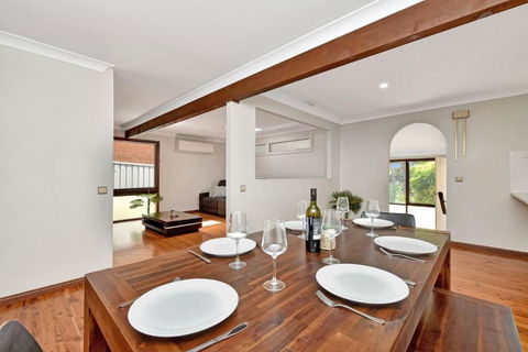 NEW PropertyBreezy Bayside Haven At Brightwaters - Accommodation Coffs Harbour 1