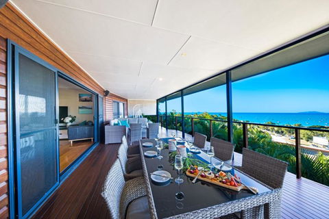 Nautilus On Nara - Spacious Airlie Beach Holiday Home With Ocean Views - Accommodation Coffs Harbour 0