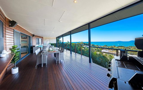 Nautilus On Nara - Spacious Airlie Beach Holiday Home With Ocean Views - Accommodation Coffs Harbour 2