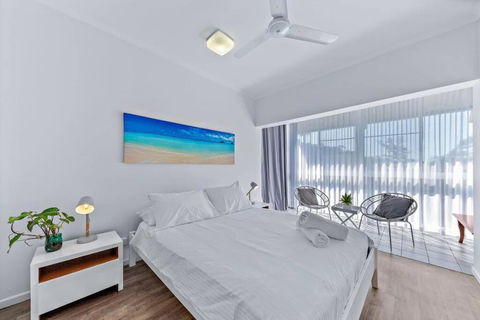NEW! 2BR Whitsundays Oasis W/ Ocean Views - Accommodation Coffs Harbour 1