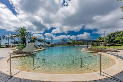 NEW! 2BR Whitsundays Oasis W/ Ocean Views - Accommodation Coffs Harbour 2
