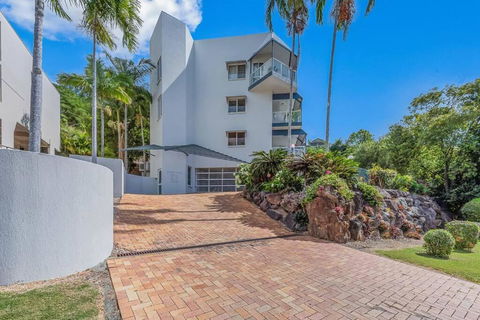 NEW! 2BR Whitsundays Oasis W/ Ocean Views - Accommodation Coffs Harbour 3