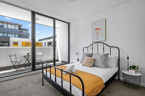 NEW 3BR Apt In Kingsgrove Sleeps 7 - Accommodation Coffs Harbour 0