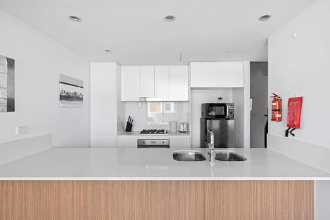 NEW 3BR Apt In Kingsgrove Sleeps 7 - Accommodation Coffs Harbour 2