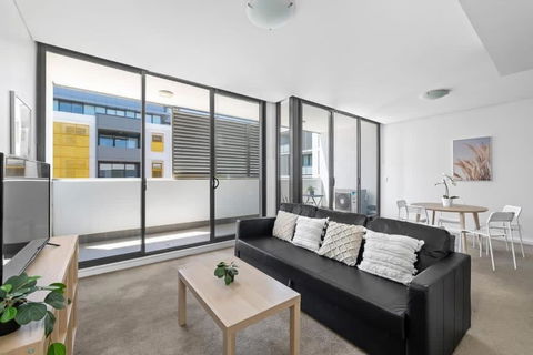 NEW 3BR Apt In Kingsgrove Sleeps 7 - Accommodation Coffs Harbour 3