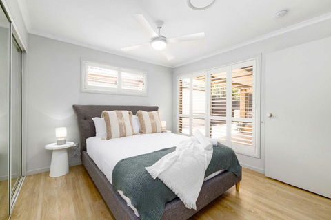 NEW 3BR Serene Creekside Retreat In Helensvale - Accommodation Coffs Harbour 1