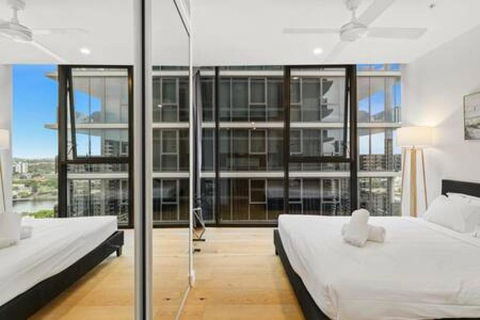 NEW Centrally Located High Level Studio Apartment - Accommodation Coffs Harbour 1