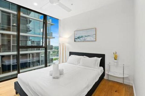 NEW Centrally Located High Level Studio Apartment - Accommodation Coffs Harbour 3