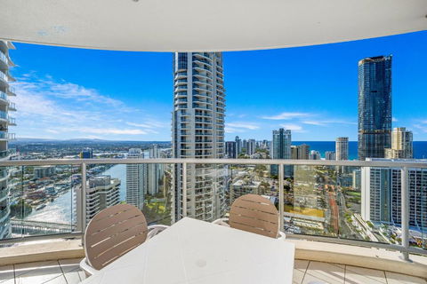 NEW Chevron Ocean Views Central Surfers. - Accommodation Coffs Harbour 1