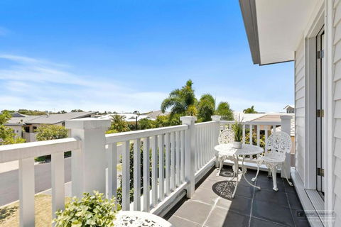 NEW HAVEN - Garden View Balcony - Accommodation Coffs Harbour 0