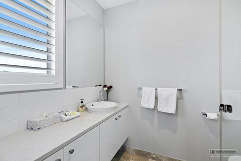 NEW HAVEN - Garden View Balcony - Accommodation Coffs Harbour 1