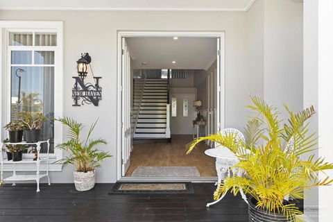 NEW HAVEN - Garden View Balcony - Accommodation Coffs Harbour 2