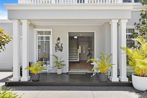 NEW HAVEN - Garden View Balcony - Accommodation Coffs Harbour 3