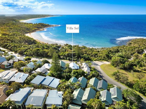 NEW Luxury Angourie Villa! Dream Location, WiFi ++ - Accommodation Coffs Harbour 1