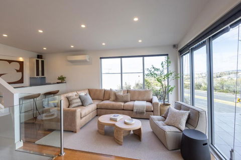 NEW Pleasant View Stays TORQUAY - Accommodation Coffs Harbour 0