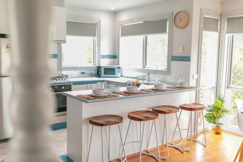 Ocean Breeze 100m From The Beach, Pet Friendly - Accommodation Coffs Harbour 1