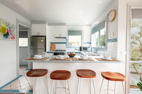 Ocean Breeze 100m From The Beach, Pet Friendly - Accommodation Coffs Harbour 2