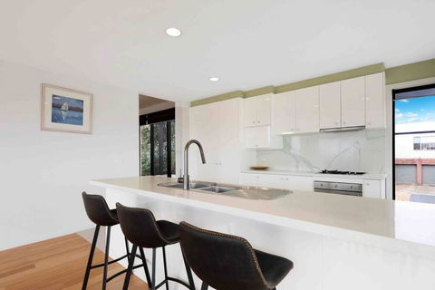 Ocean Escape- 5 Bedroom, 3 Bath- Sleeps 11 - Accommodation Coffs Harbour 1