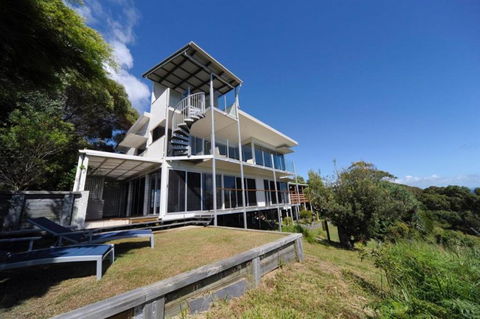 Oceanside 4 Bedrooms - Accommodation Coffs Harbour 2