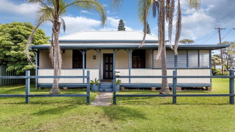 Old Bar Cottage - Accommodation Coffs Harbour 0