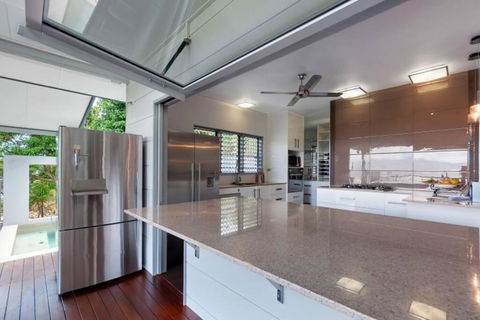 On The Very Top Of Cairns - Luxurious Entertainer - Accommodation Coffs Harbour 3