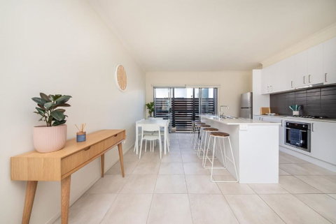 Page Seven By Property Mums - Accommodation Coffs Harbour 1