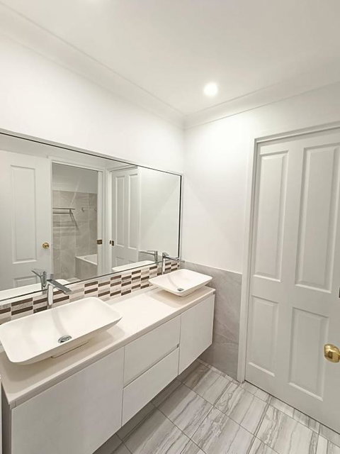 Peaceful Room In Modern Baulkham Hills Home - BH3 - Accommodation Coffs Harbour 3