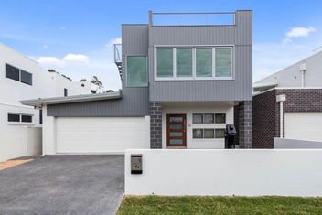 Pearls On Sapphire Beach with Accommodation Coffs Harbour