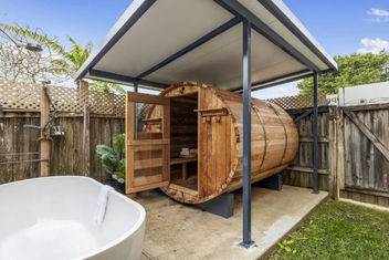 Pet - Friendly, Sleeps 4, 1 5 Bathrooms, Outdoor Sau with Accommodation Coffs Harbour