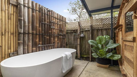 Pet - Friendly, Sleeps 4, 1 5 Bathrooms, Outdoor Sau - Accommodation Coffs Harbour 1