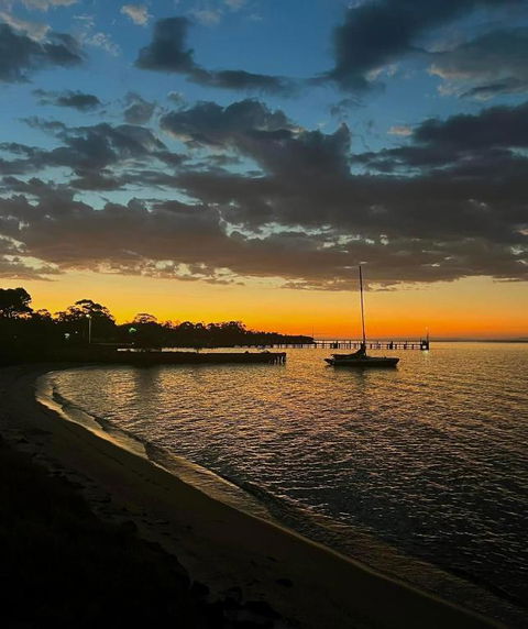 Picturesque Lakeside Getaway: Views, Beach, Park - Accommodation Coffs Harbour 1